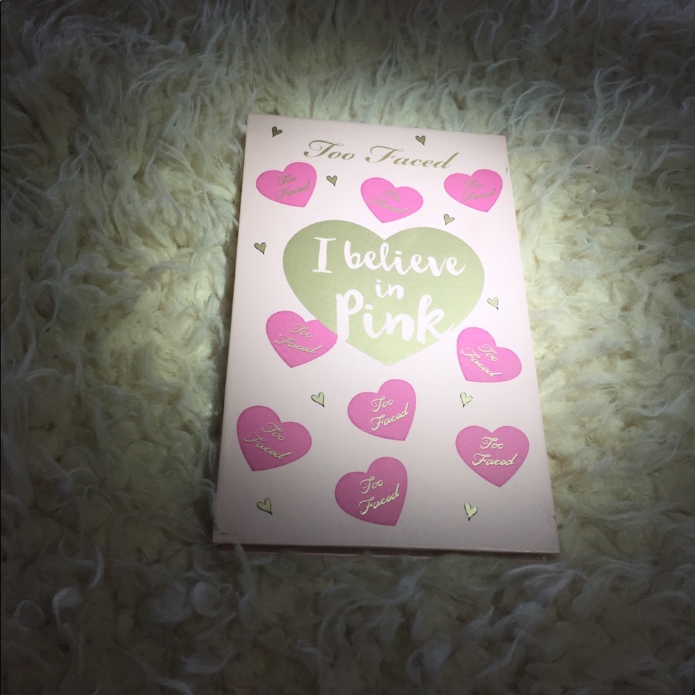 I believe in Pink Too Faced Eyeshadow Palette